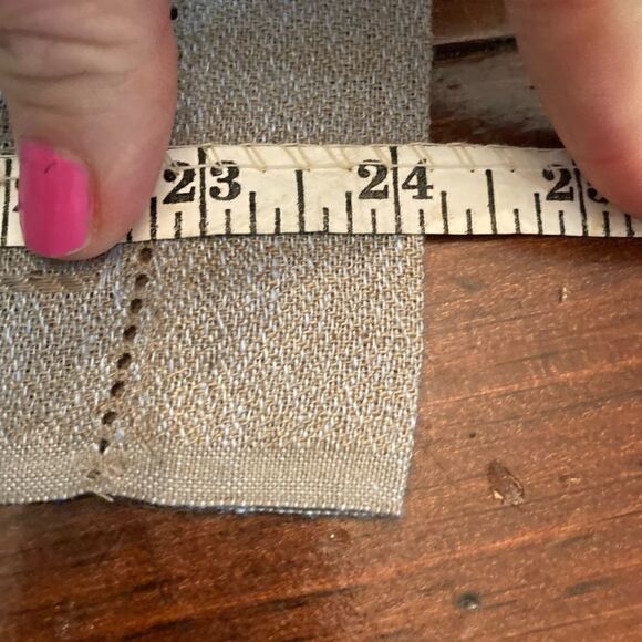 Linen Italian Hand Towel
Hemstitched Edges
Purolino 18x24 Hand Towel - Picture 5 of 10